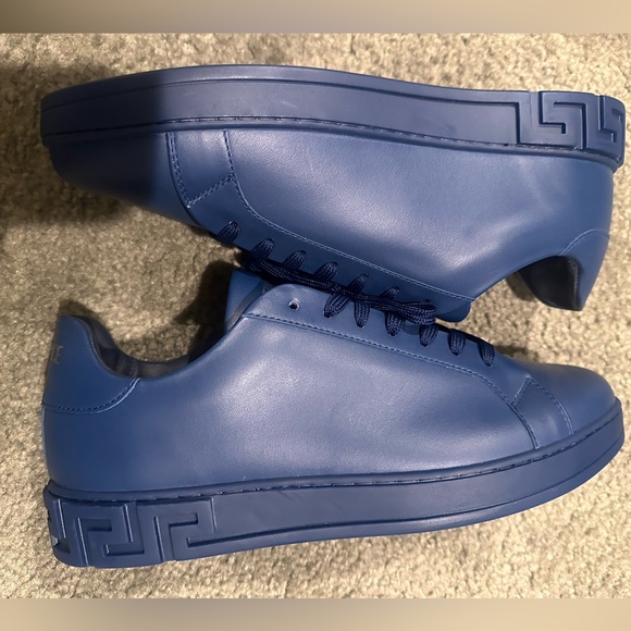 Brand new authentic Versace shoes size 42EU price is set because there is no box - Picture 3 of 6